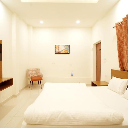 Apoorva Guest House Ayodhya Εξωτερικό φωτογραφία