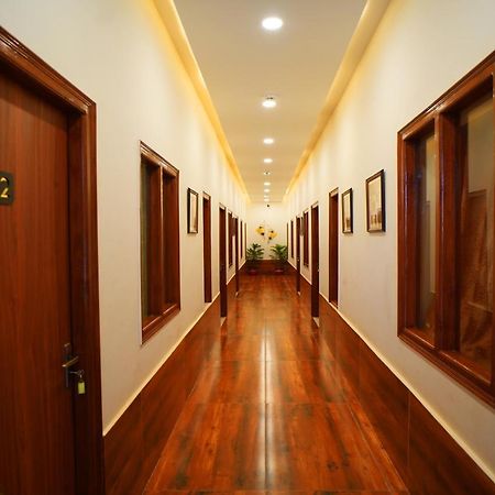 Apoorva Guest House Ayodhya Εξωτερικό φωτογραφία