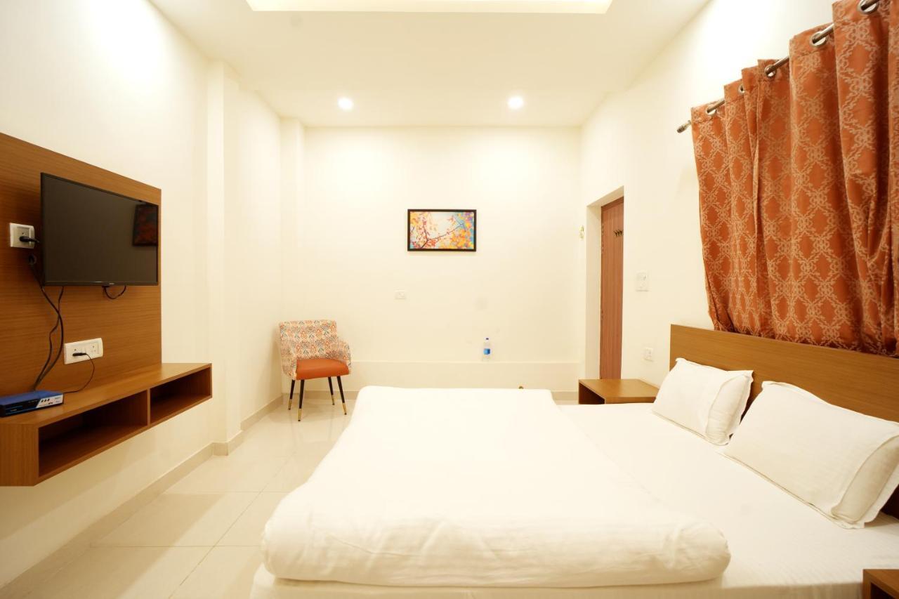 Apoorva Guest House Ayodhya Εξωτερικό φωτογραφία