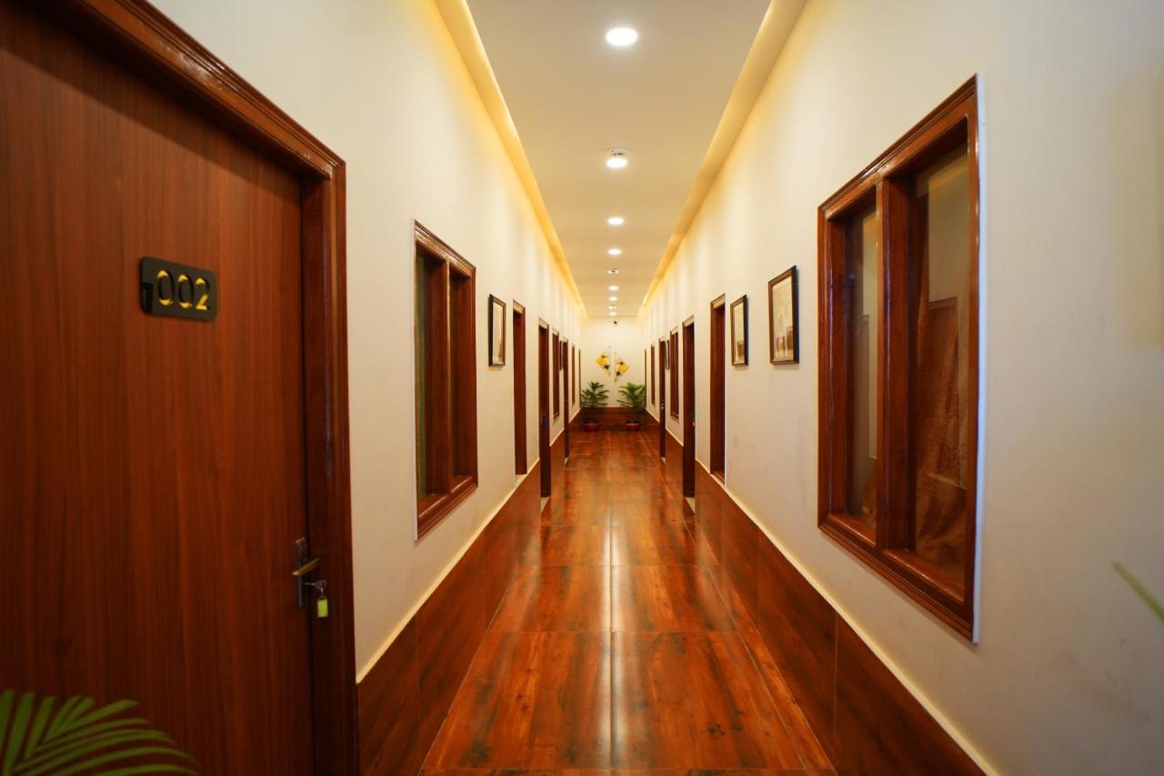 Apoorva Guest House Ayodhya Εξωτερικό φωτογραφία