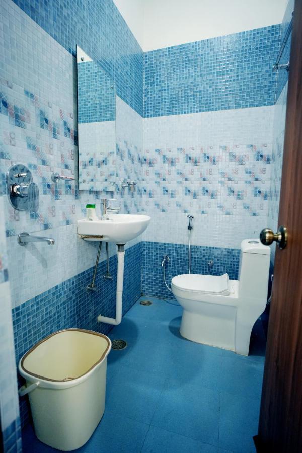 Apoorva Guest House Ayodhya Εξωτερικό φωτογραφία
